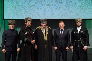Мурат Кумпилов поздравил мусульман Адыгеи и Краснодарского края с юбилеем Духовного управления