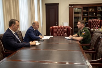 Глава Адыгеи провёл рабочую встречу с военным прокурором Майкопского гарнизона Глава Адыгеи провёл рабочую встречу с военным прокурором Майкопского гарнизона