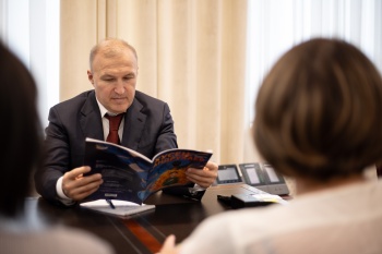 Глава Адыгеи поддержал проект по изданию детских книг местных авторов и победителей конкурса имени Киримизе Жанэ Глава Адыгеи поддержал проект по изданию детских книг местных авторов и победителей конкурса имени Киримизе Жанэ
