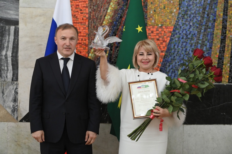 Мурат Кумпилов поздравил победителей и призеров республиканских конкурсов в сфере образования