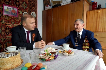 Глава Адыгеи посетил ветеранов Великой Отечественной войны