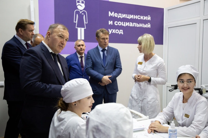 Министр здравоохранения России и ведущие медики страны встретились со студентами Майкопского медицинского колледжа