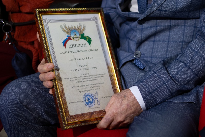 В Адыгее чествовали лидеров уборочной страды  В Адыгее чествовали лидеров уборочной страды