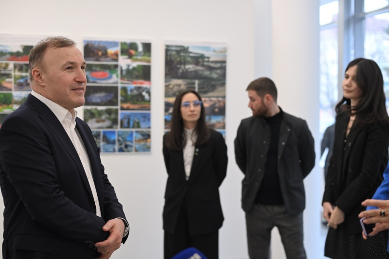 Мурат Кумпилов посетил выставку проектов «Молодые архитекторы Республики Адыгея»